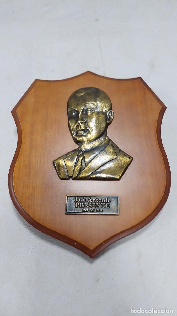 Militaria: Metopa de Jos&eacute; Antonio Primo de Rivera
