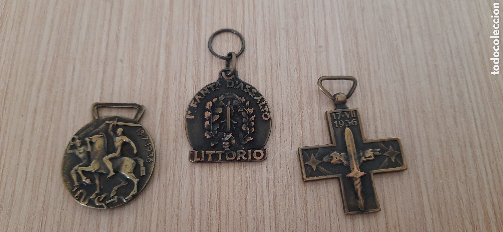 Militaria: Tres medallas de la littorio replicas