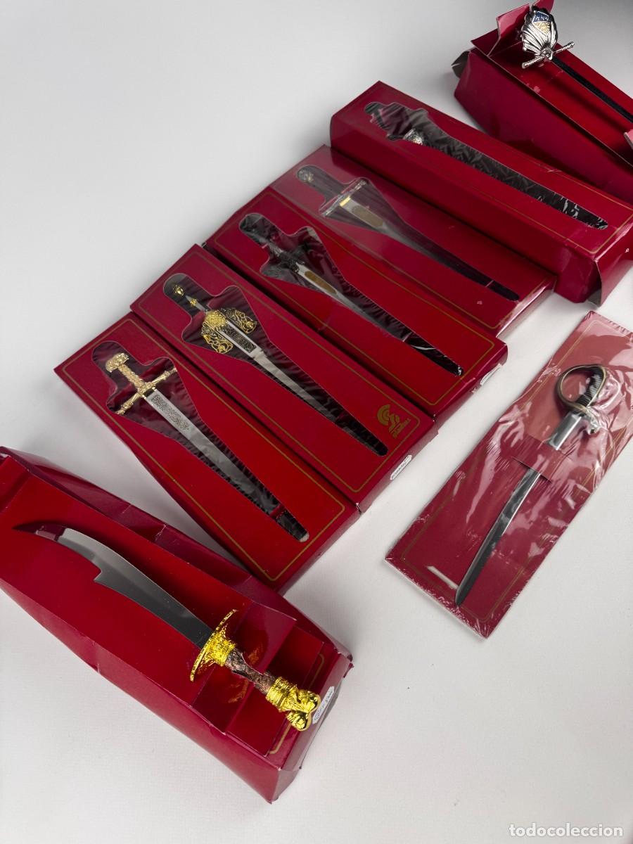 Militaria: LOTE DE COLECCION ESPADAS SABLES Y DIVERSAS ARMAS EN MINIATURA