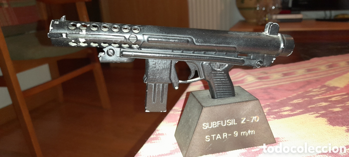 Militaria: Maqueta militar subfusil