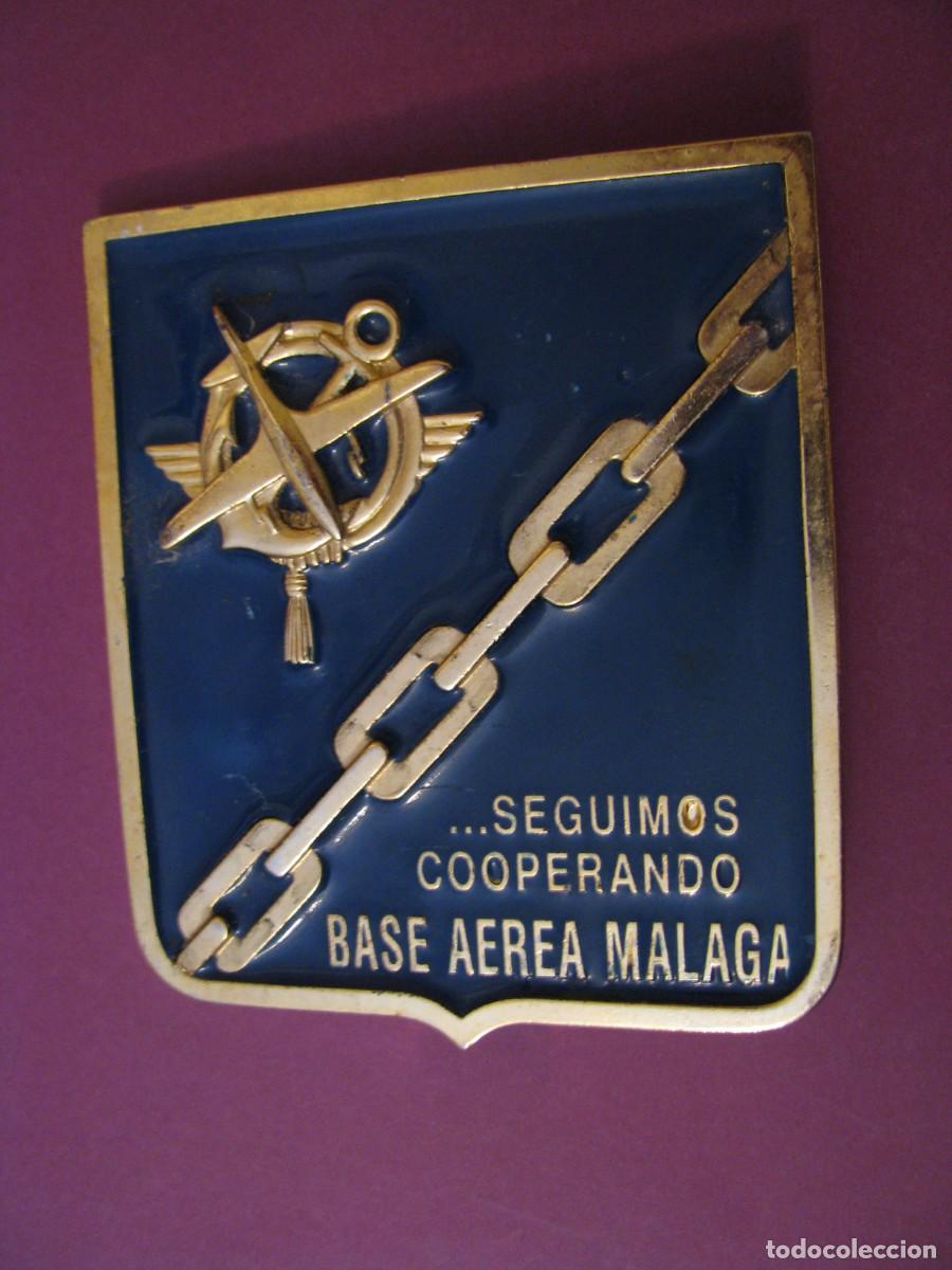 Militaria: PLACA, CHAPA METALICA PARA METOPA. BASE AEREA MALAGA. ...SEGUIMOS COOPERANDO.