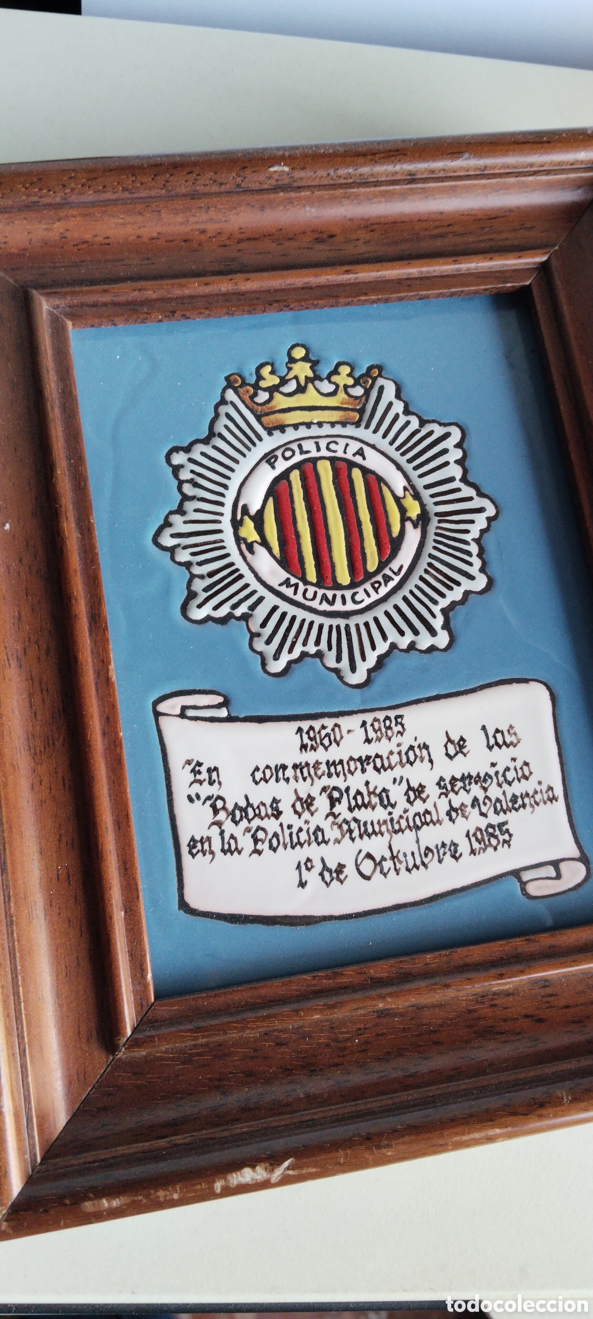 Militaria: POLICIA MUNICIPAL, VALENCIA,25 A&Ntilde;OS SERVICIO,BODAS PLATA, 1960-1985.CERAMICA 11X16,5, 21X17 MARCO