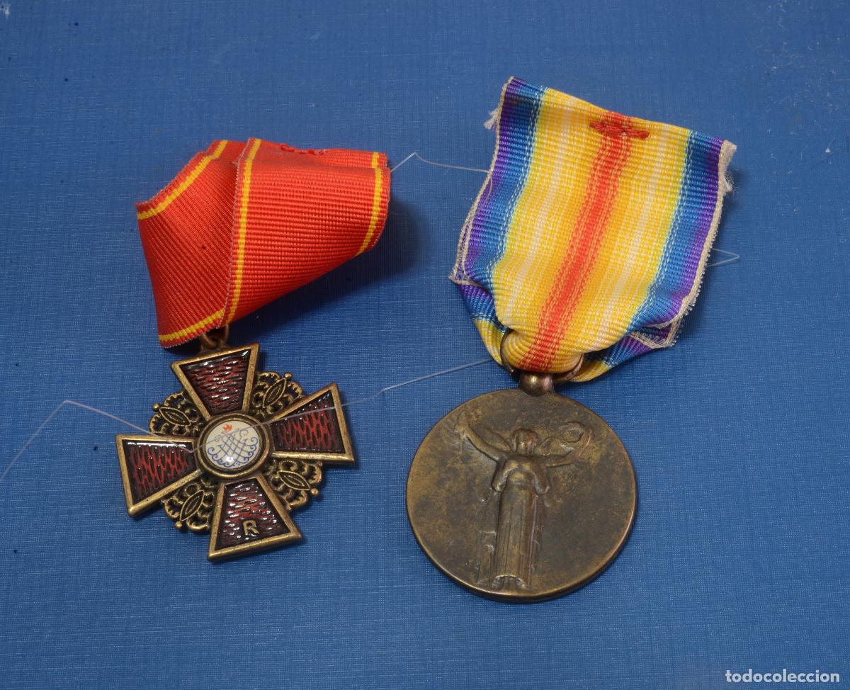 Militaria: LOTE DE DOS R&Eacute;PILCAS DE MEDALLAS MILITARES ANTIGUAS