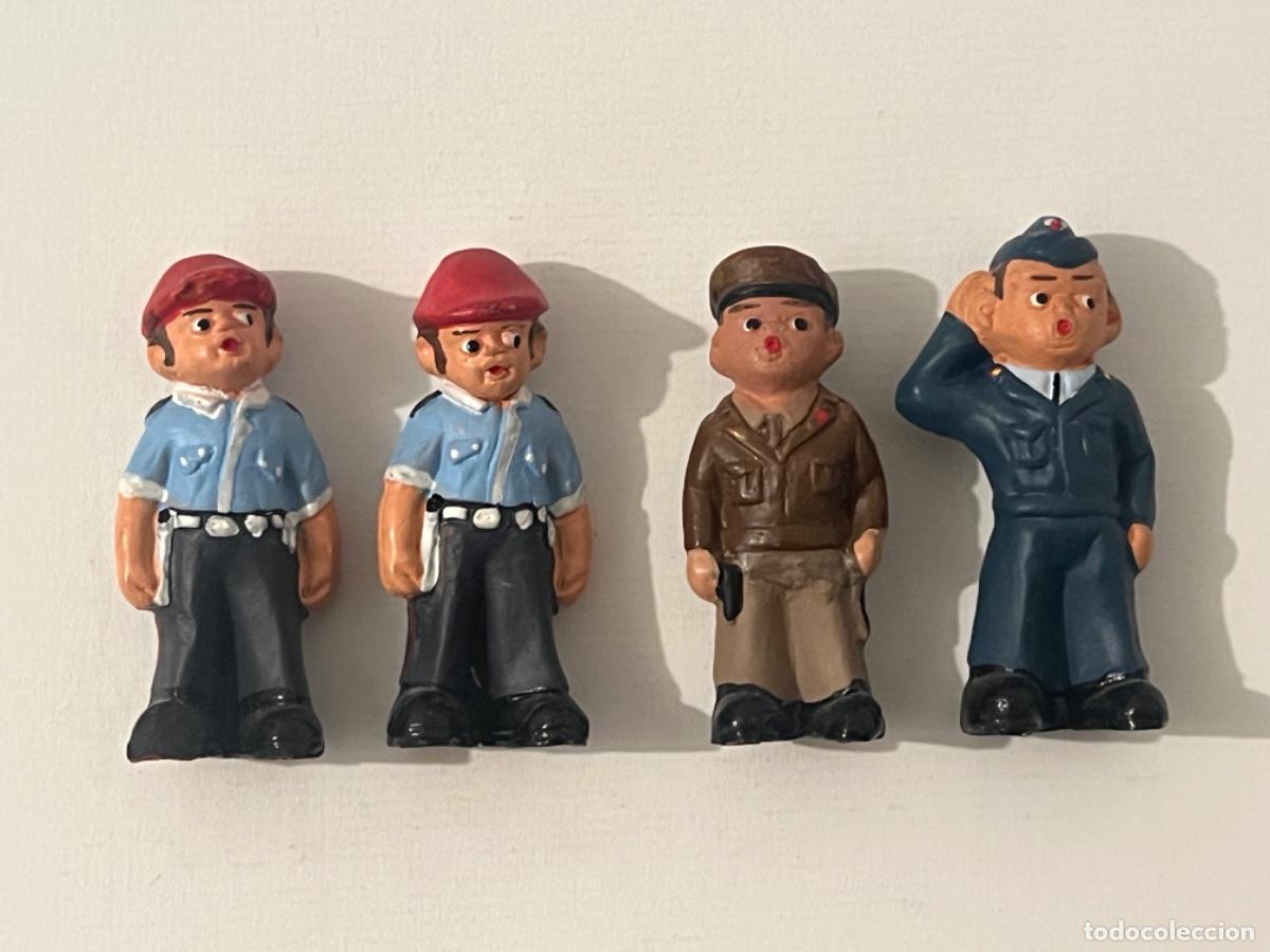 Militaria: 4 figuras barro pintadas a mano militares polic&iacute;as FORAL NACIONAL madero AVIACI&Oacute;N