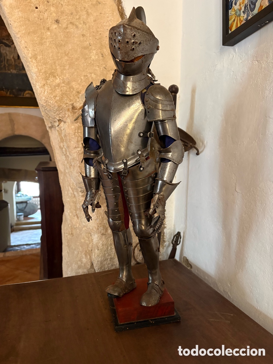 Militaria: Armadura decorativa estilo S XVI. Acero y cuero. Estilo Toledo
