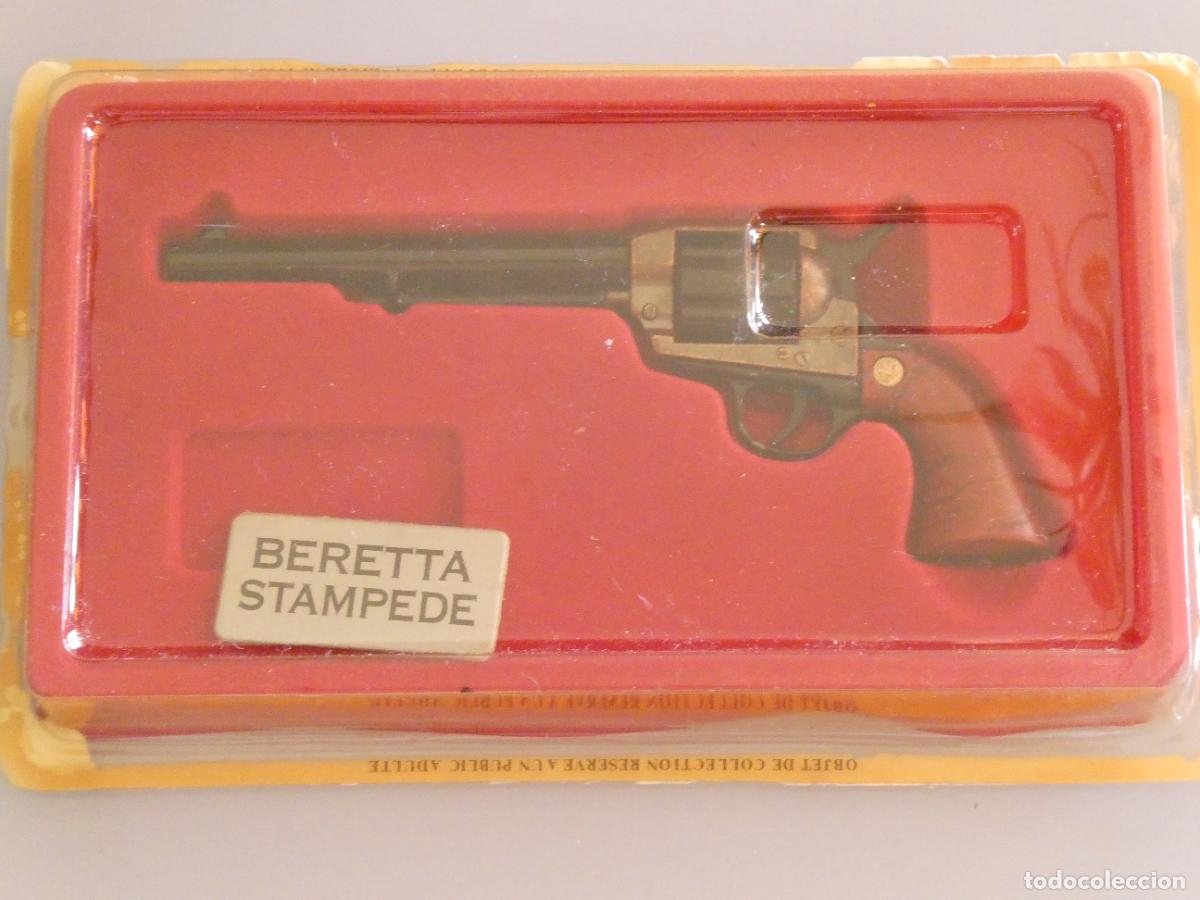 Militaria: ARMAS DE COLECCI&Oacute;N. MODELO COLECCIONABLE ESCALA 1:2,5. PISTOLA BERETTA STAMPEDE. 70GR