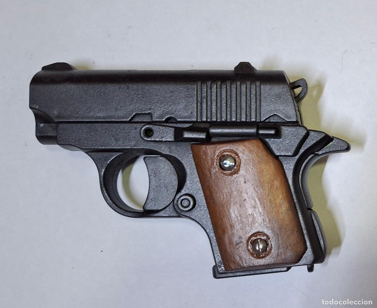 Militaria: Colt baby en pl&aacute;stico textura metalizada.