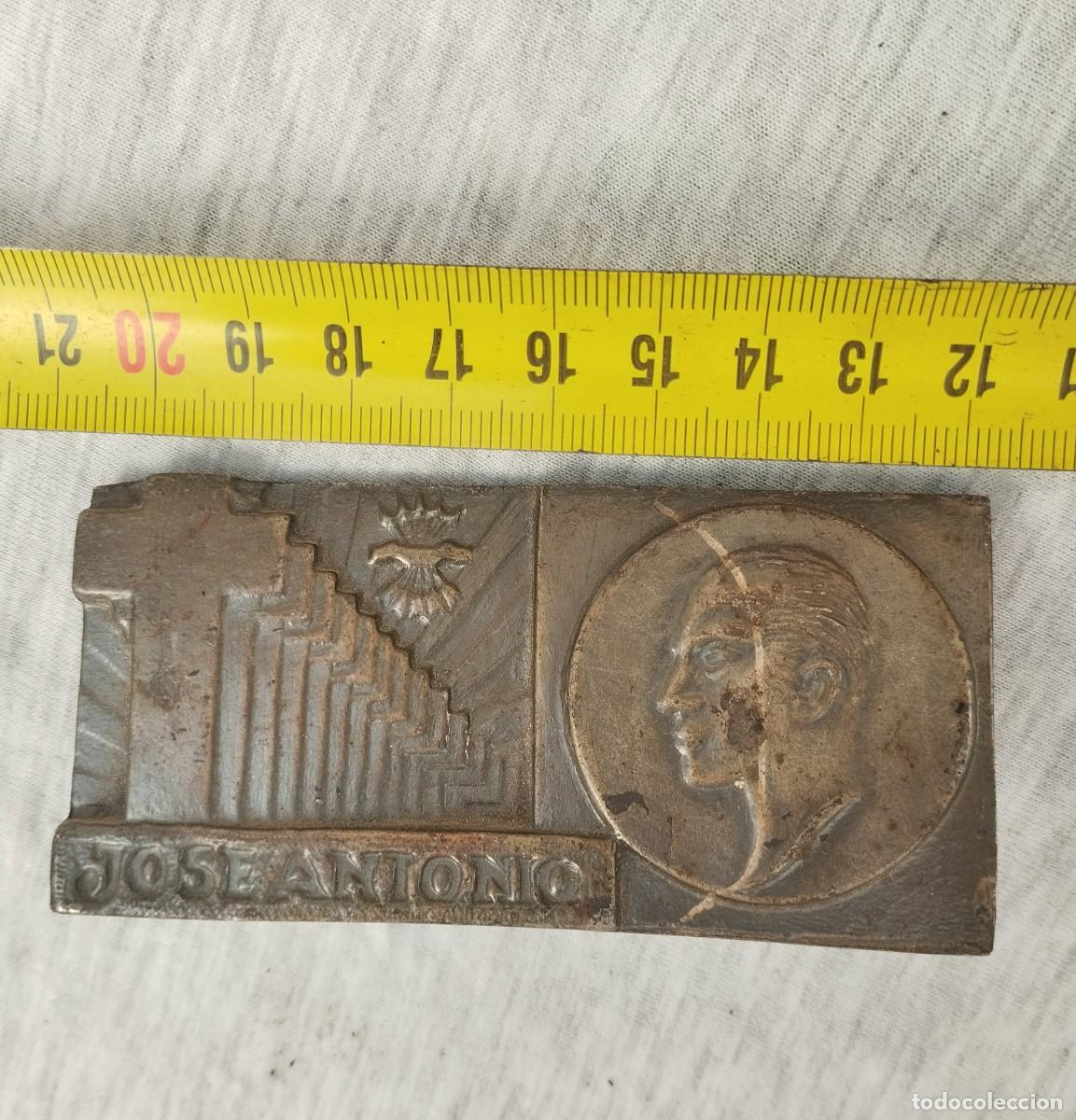 Militaria: placa Jose Antonio Primo de Rivera Falange