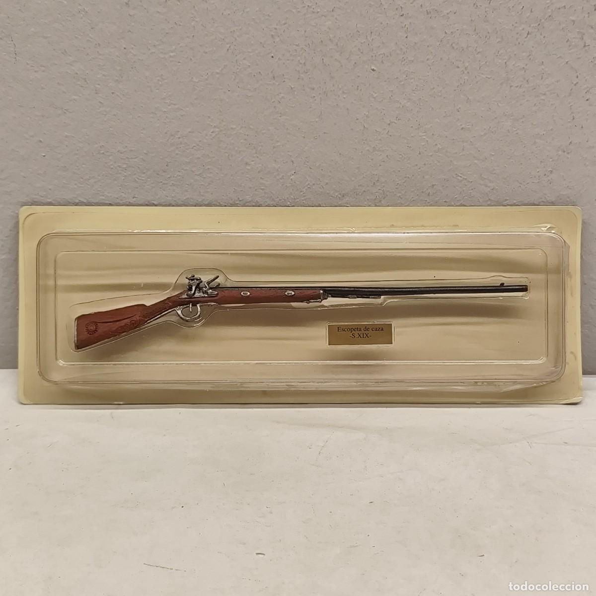 Militaria: ESCOPETA DE CAZA, S. XIX - FUSIL EN MINIATURA - R&Eacute;PLICA - DE PLOMO - 210 MM LARGO / 723