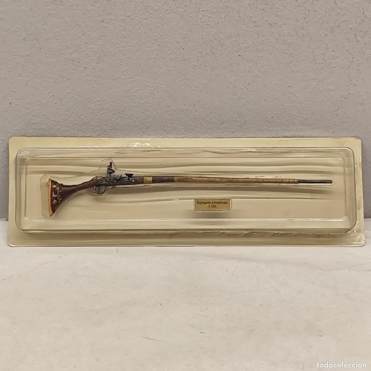 Militaria: ESPINGARDA NORTEAFRICANA, S. XIX - FUSIL EN MINIATURA - R&Eacute;PLICA - DE PLOMO - 235 MM LARGO / 724