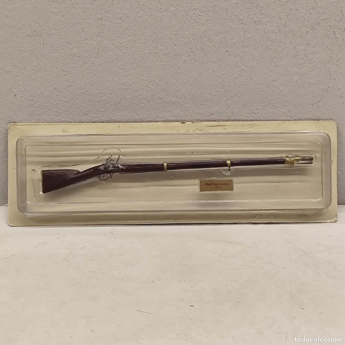 Militaria: FUSIL N&Auml;POLE&Oacute;NICO, 1777 - FUSIL EN MINIATURA - R&Eacute;PLICA - DE PLOMO - 245 MM LARGO / 726