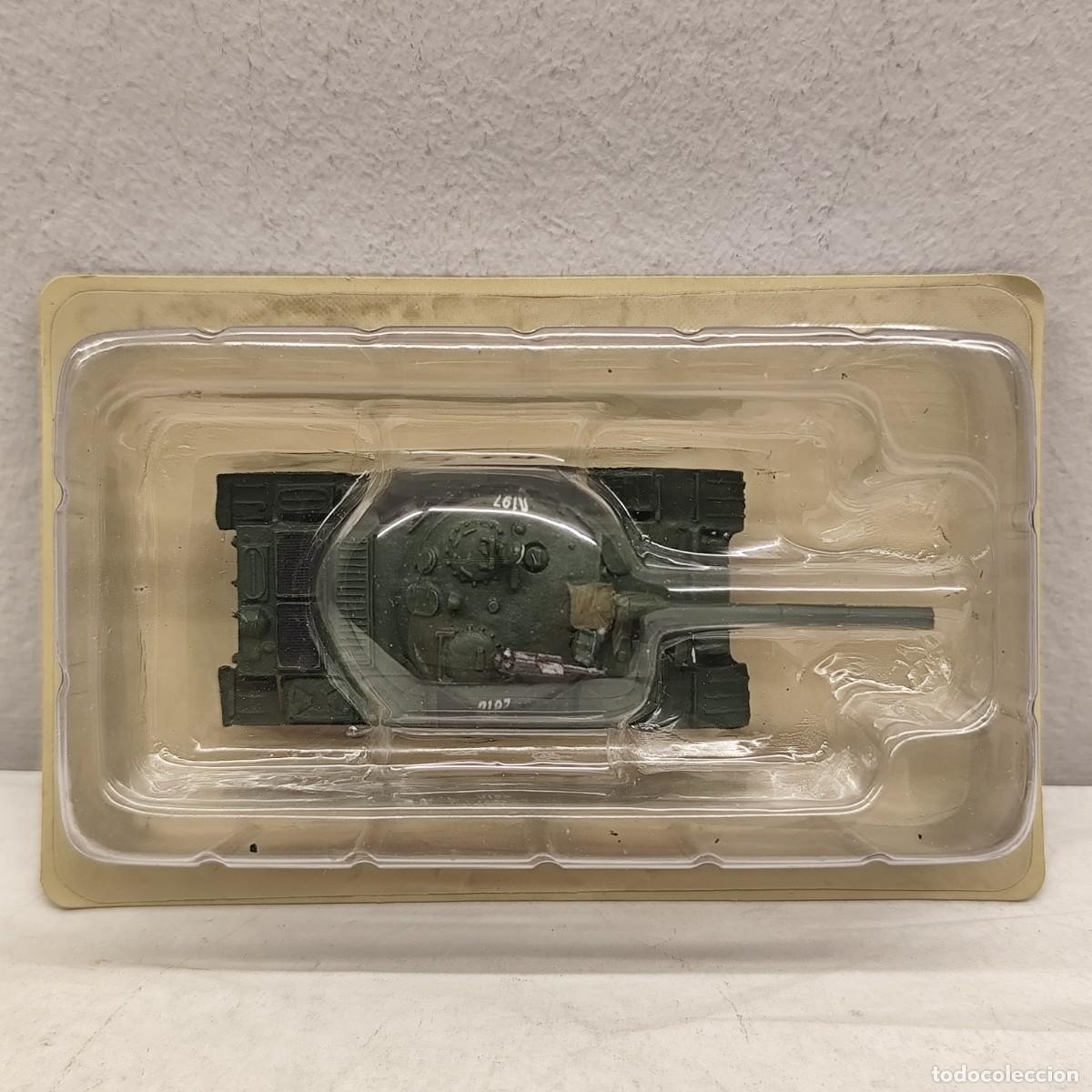 Militaria: TANQUE EN MINIATURA - R&Eacute;PLICA - DE PLOMO - T-62 - REF. Z000028011 - 105 MM / 775