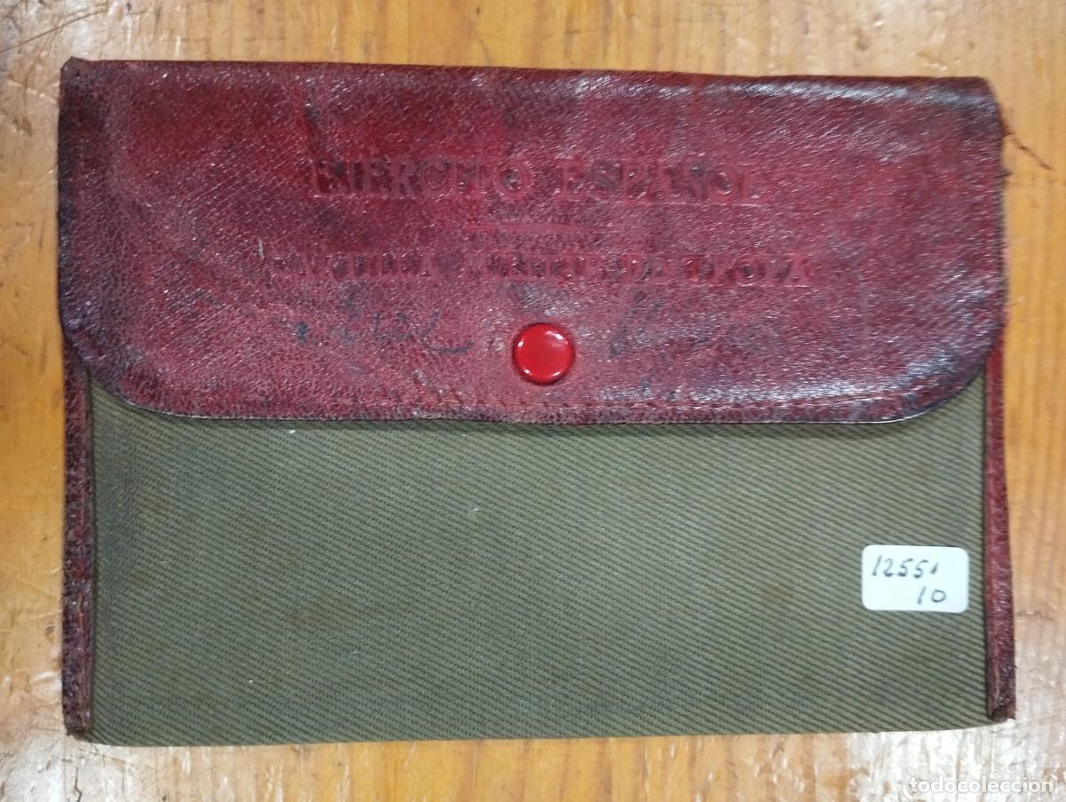 Militaria: FUNDA PARA CARTILLA MILITAR DE TROPA.
