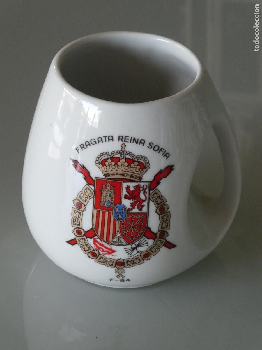Militaria: JARRA MILITAR DE CER&Aacute;MICA. ARMADA ESPA&Ntilde;OLA. BUQUE BARCO FRAGATA REINA SOFIA F84. 10CM 380GR