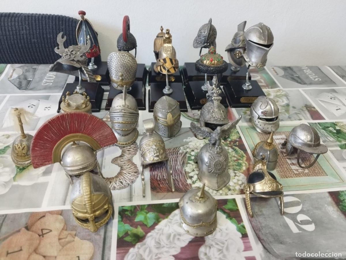 Militaria: Lote de 24 cascos de la Colecci&oacute;n Salvat de Cascos Militares Hist&oacute;ricos