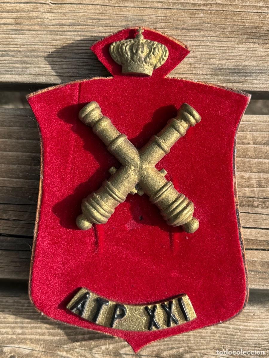 Militaria: Metopa militar bronce madera fieltro ATP XXI artiller&iacute;a 20x13cms