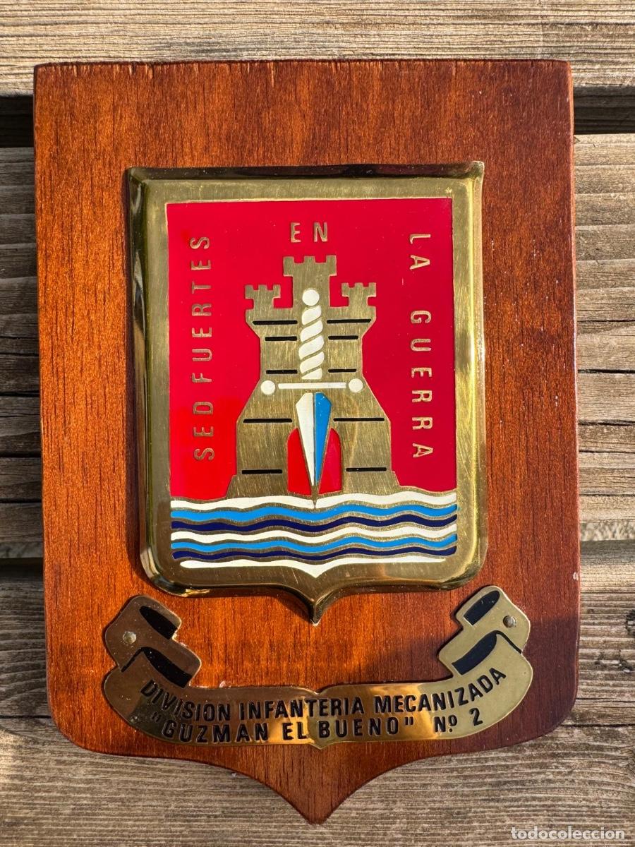Militaria: Metopa militar bronce madera divisi&oacute;n infanter&iacute;a mecanizada Guzm&aacute;n el Bueno n 2 20x14cms
