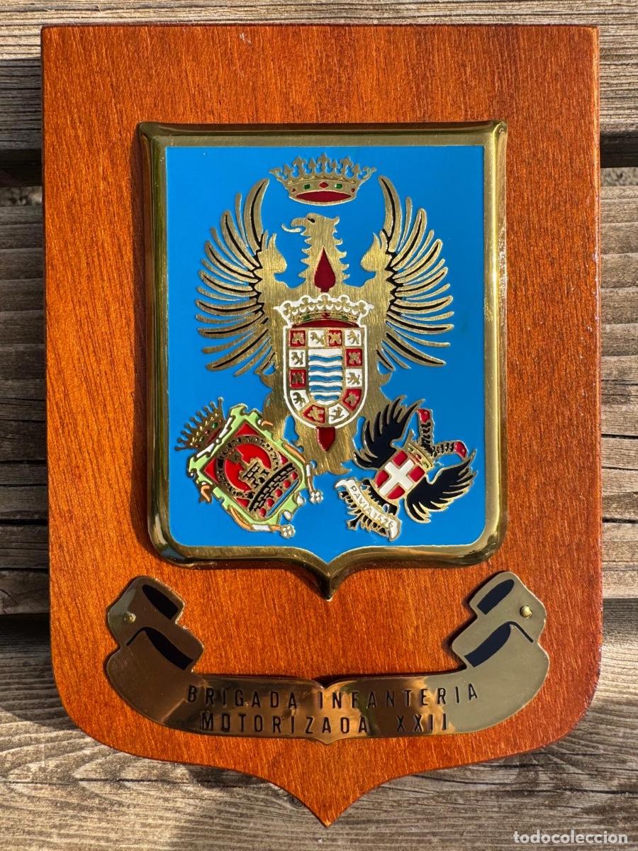 Militaria: Metopa militar bronce madera brigada infanter&iacute;a motorizada n XXII 20x14cms