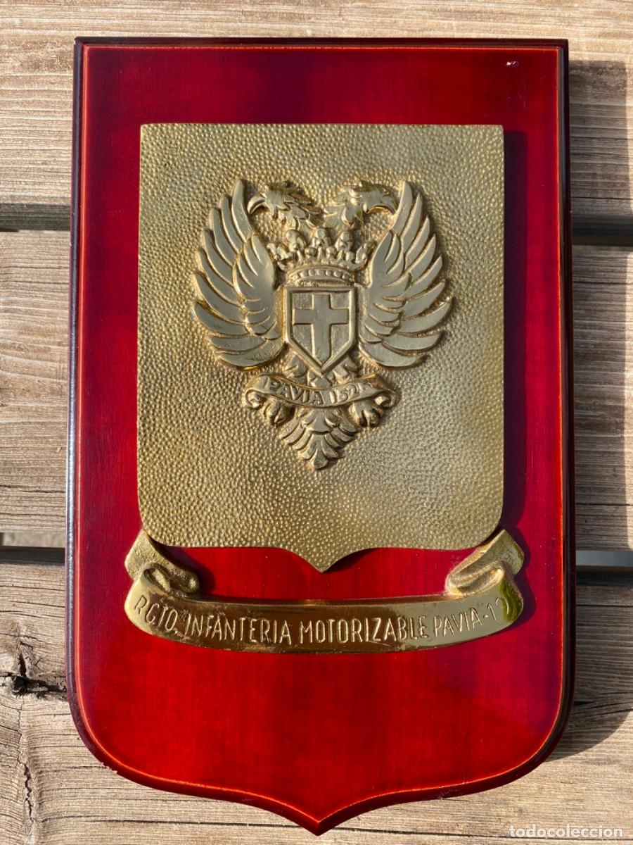 Militaria: Metopa militar bronce madera Regimiento Infanter&iacute;a Motorizable Pavia-19 28x18cm