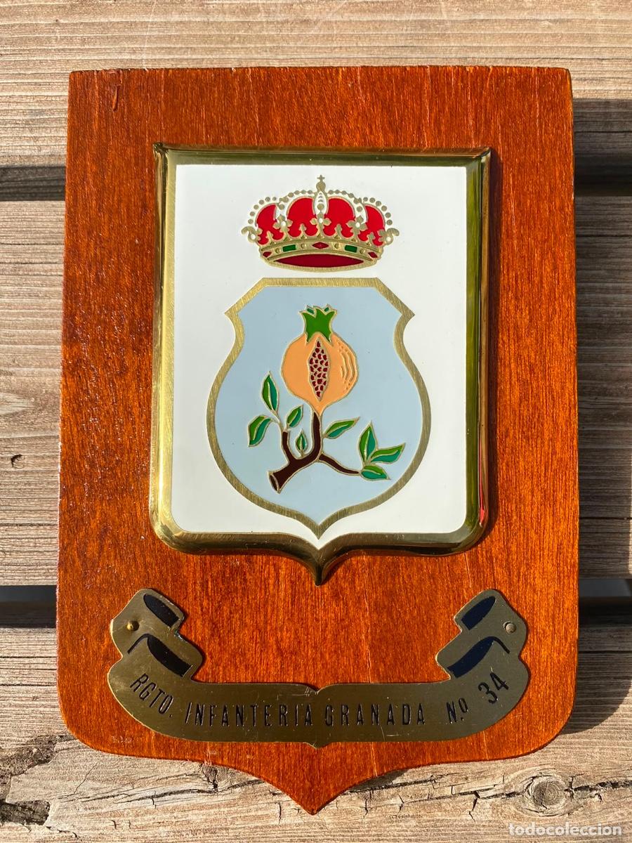 Militaria: Metopa militar bronce madera Regimiento Infanter&iacute;a Granada N34 20x14cms