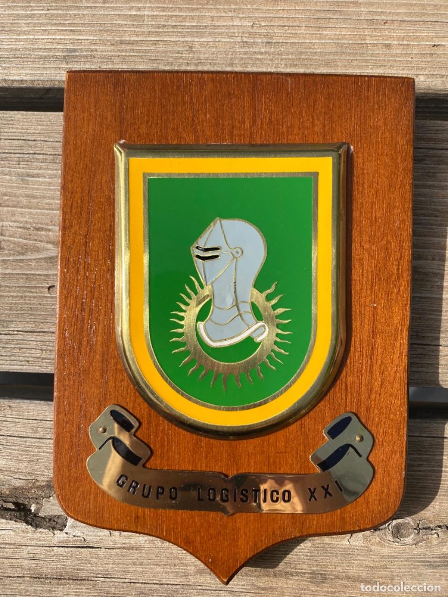 Militaria: Metopa militar bronce madera Grupo Log&iacute;stico XXI 20x14 cm