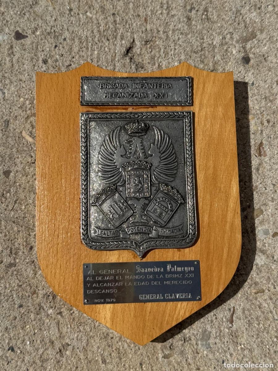 Militaria: Metopa militar bronce madera brimz XXI General divisionario Saavedra palmeyro 1979 retiro 22x16cms