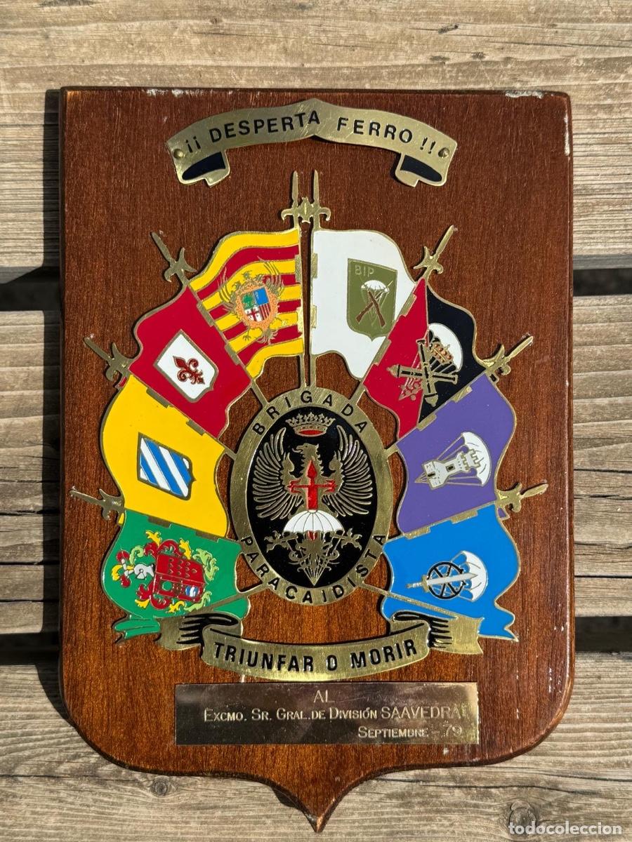 Militaria: Metopa militar brigada paracaidista a division azul general de divisi&oacute;n Saavedra 1979 25x17cms