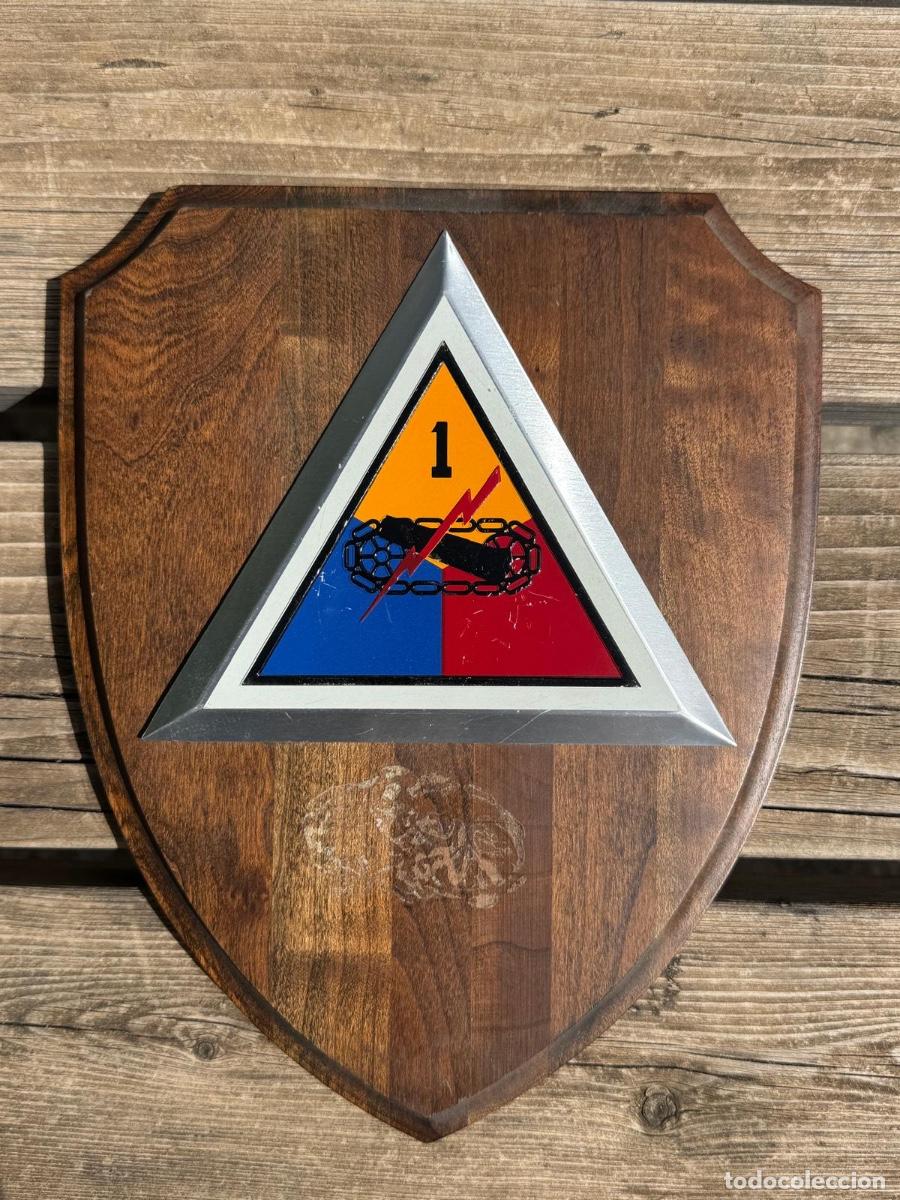 Militaria: Metopa militar madera lat&oacute;n esmaltes 26x21cms