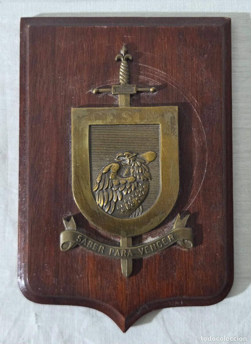 Militaria: Metopa de bronce y madera, Cesid, Centro superior de informaci&oacute;n de la defensa