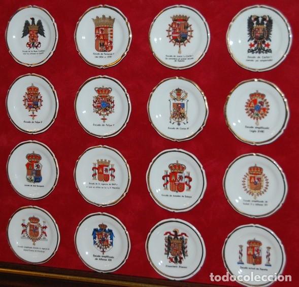 Militaria: EXPOSITOR DE PLATOS CERAMICOS ESCUDOS DE ESPA&Ntilde;A DESDE LOS REYES CATOLICOS A LA ACTUALIDAD