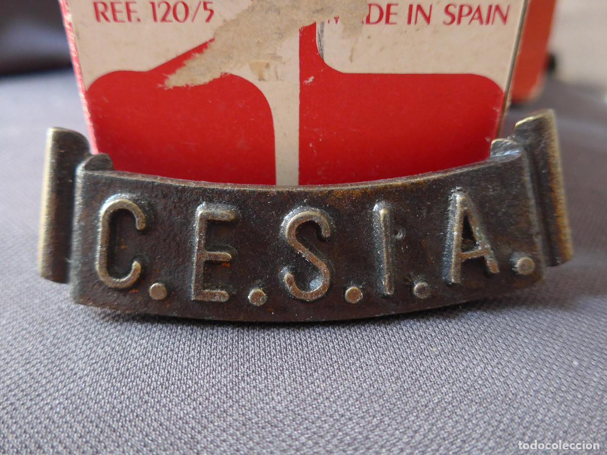 Militaria: PARTE METALICA DE UNA METOPA CON LAS INICIALES C.E.S.I.A.