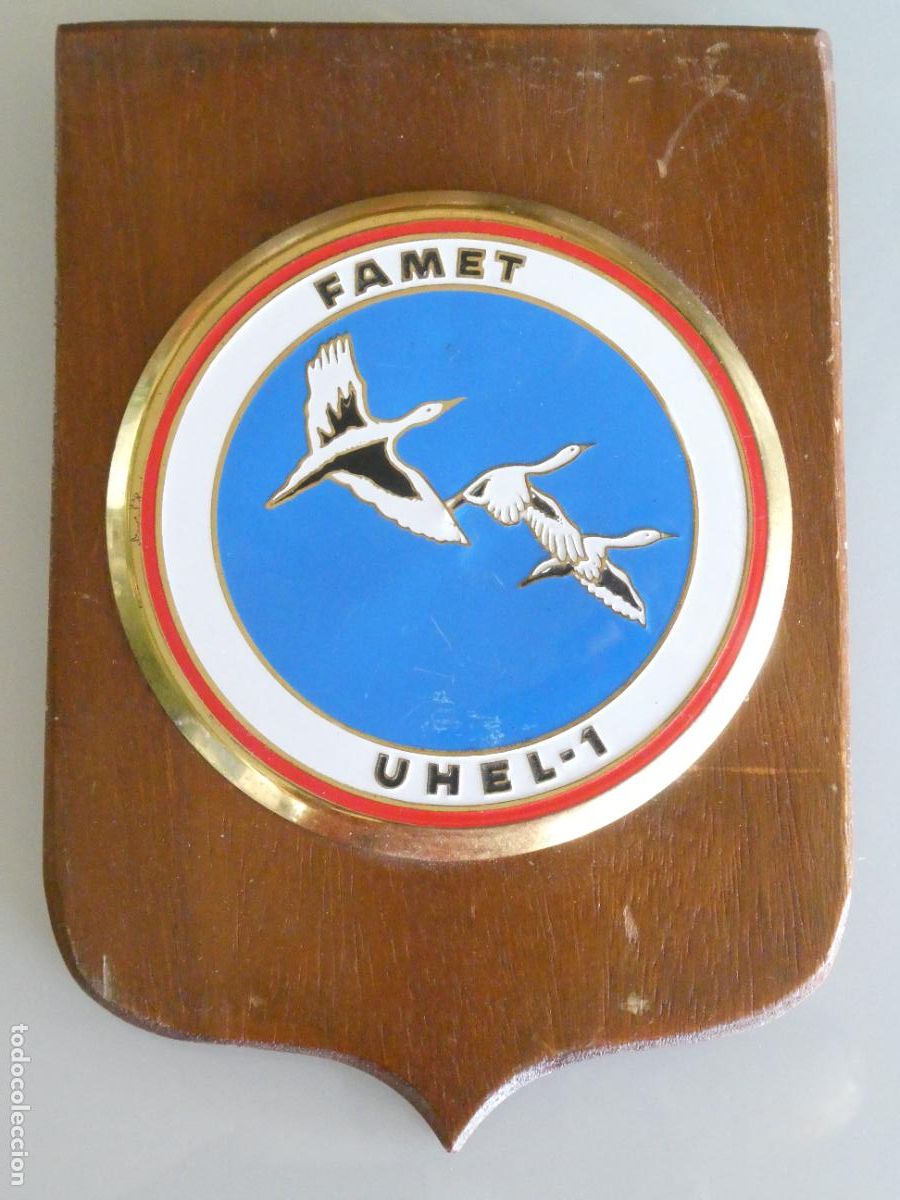 Militaria: ANTIGUA METOPA MILITAR. FAMET UHEL-1 UNIDAD HELIC&Oacute;PTEROS. 20X11,5CM. 250GR