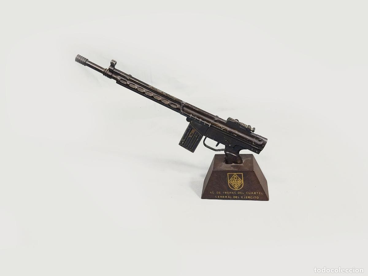 Militaria: FUSIL CETME NATO 7.62 EN MINIATURA. AGRUPACI&Oacute;N DE TROPAS DEL CUARTEL GENERAL DEL EJ&Eacute;RCITO