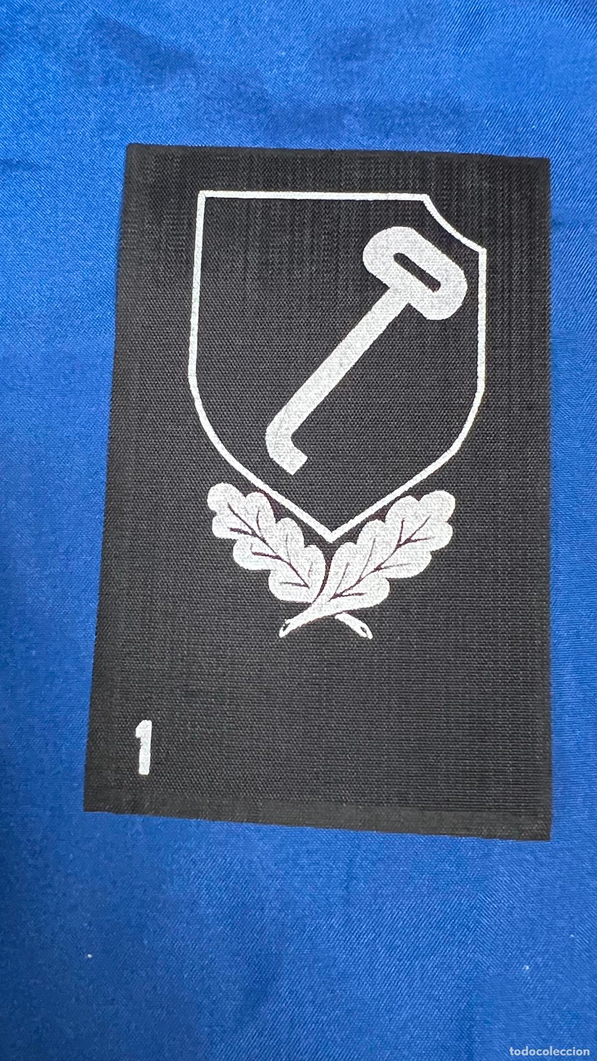 Militaria: bandera peque&ntilde;a de las ss que regalaba cedade con una de sus publicaciones