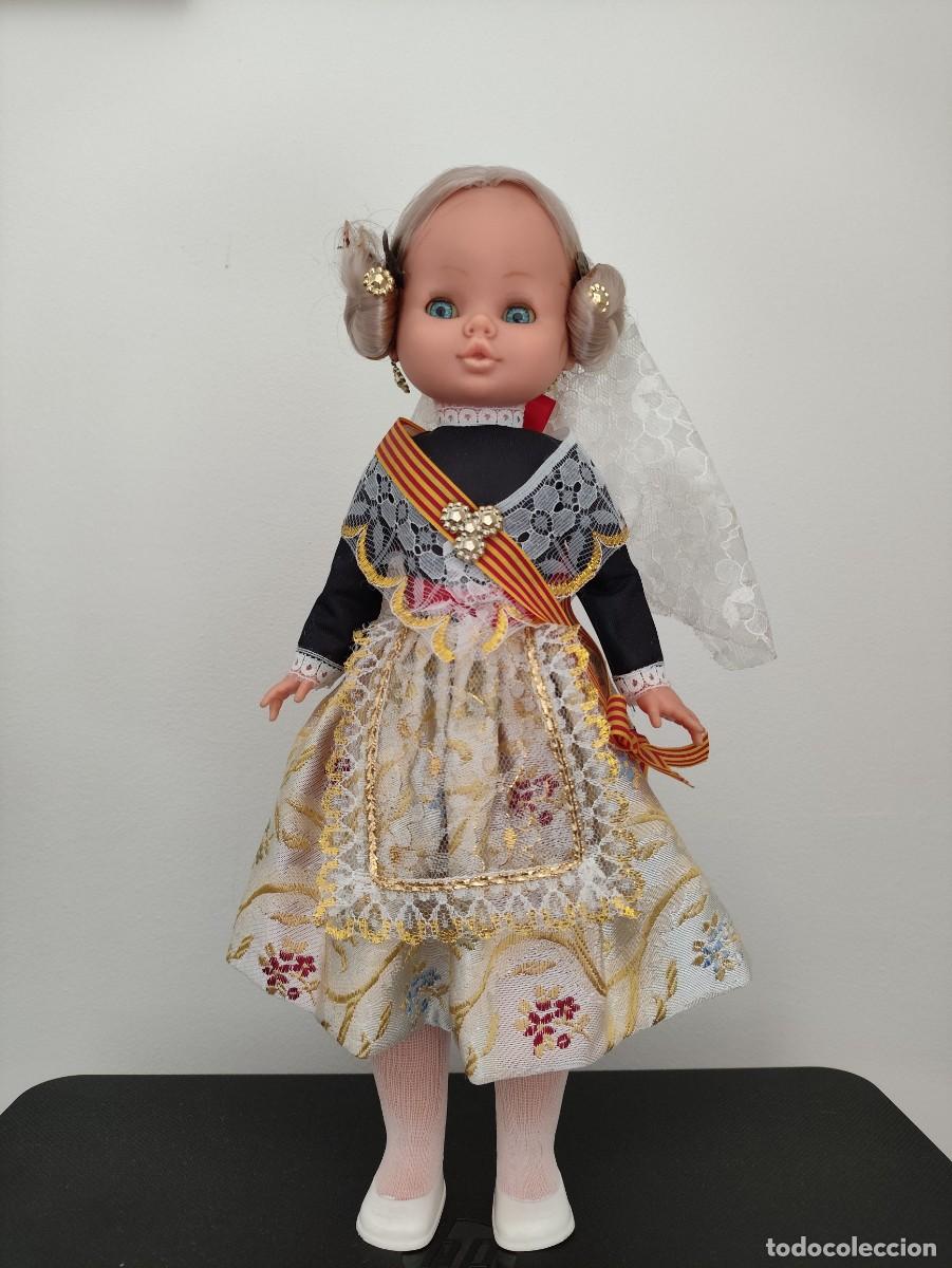 Militaria: Mu&ntilde;eca regional fallera Sintra de Berjusa