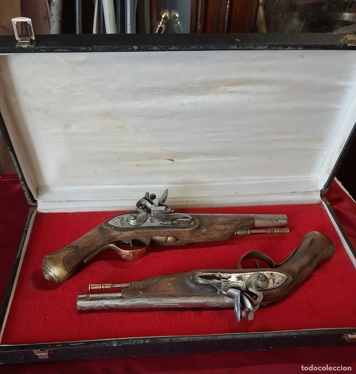 Militaria: Pareja de pistolas de chispa o pedernal Suguiendo modelos de S.XVIII