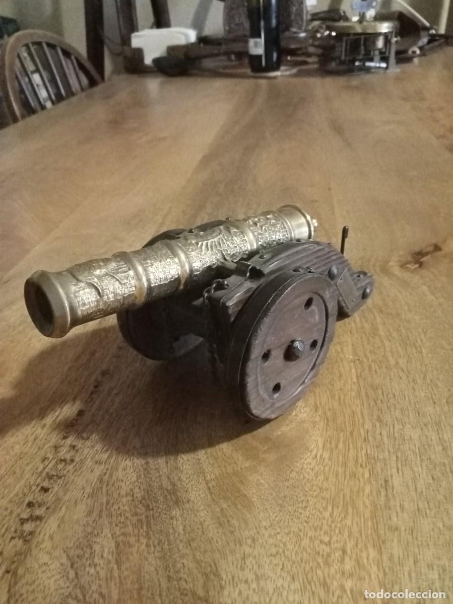 Militaria: Antiguo Gran ca&ntilde;&oacute;n de madera y bronce, 20 CMS de largo con la base