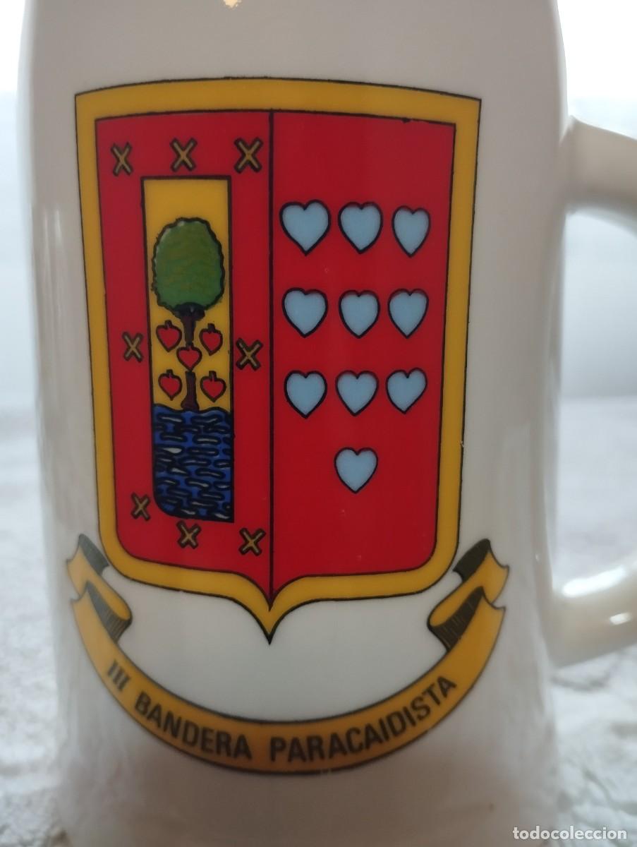 Militaria: jarra BRIGADA PARACAIDISTA III bandera