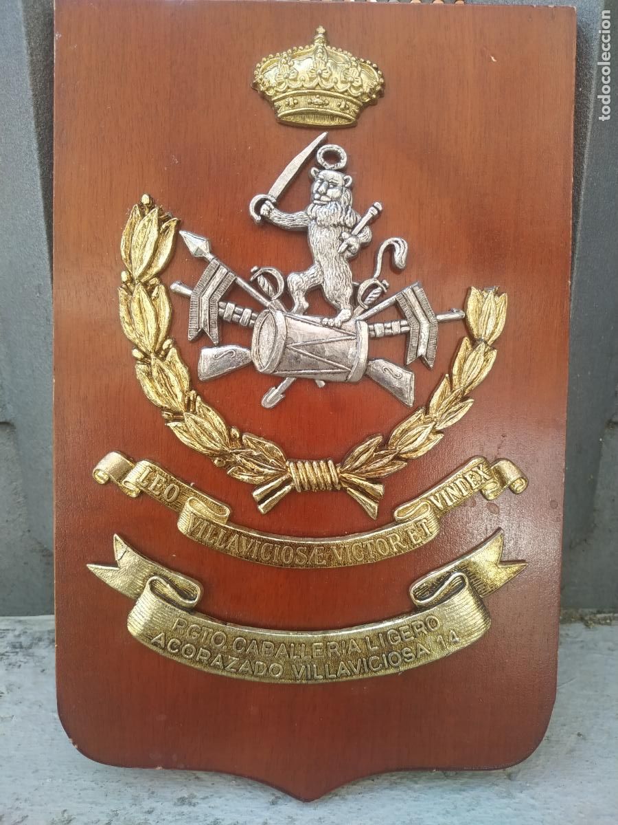 Militaria: Metopa militar Regimiento caballer&iacute;a Ligero acorazado Villaviciosa 14 (con escudo)