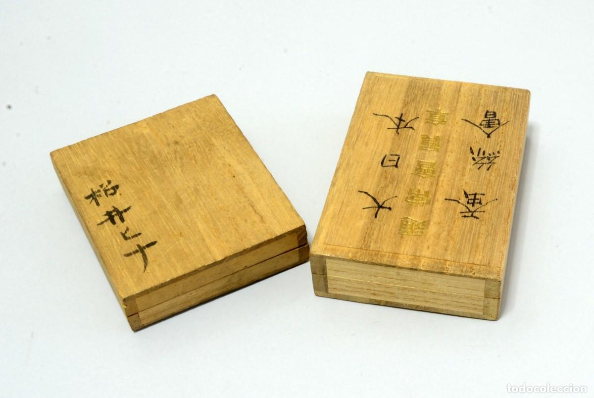 Militaria: MINICAJITAS EN MADERA JAPONESA CON INSCRIPCIONES PARA MEDALLAS MILITARES