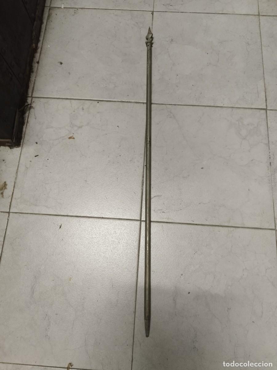 Militaria: Antiguo palo de metal estandarte para bandera.