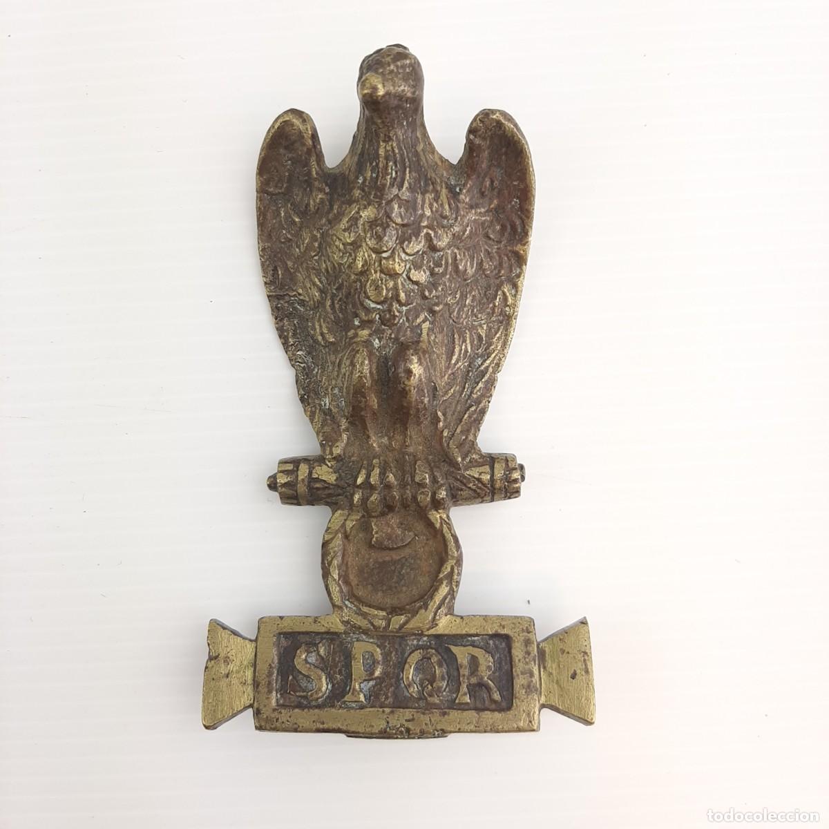 Militaria: Fusione aquila romana su fascio littorio e corona di alloro con scritta SPQR Fundici&oacute;n de un &aacute;guila