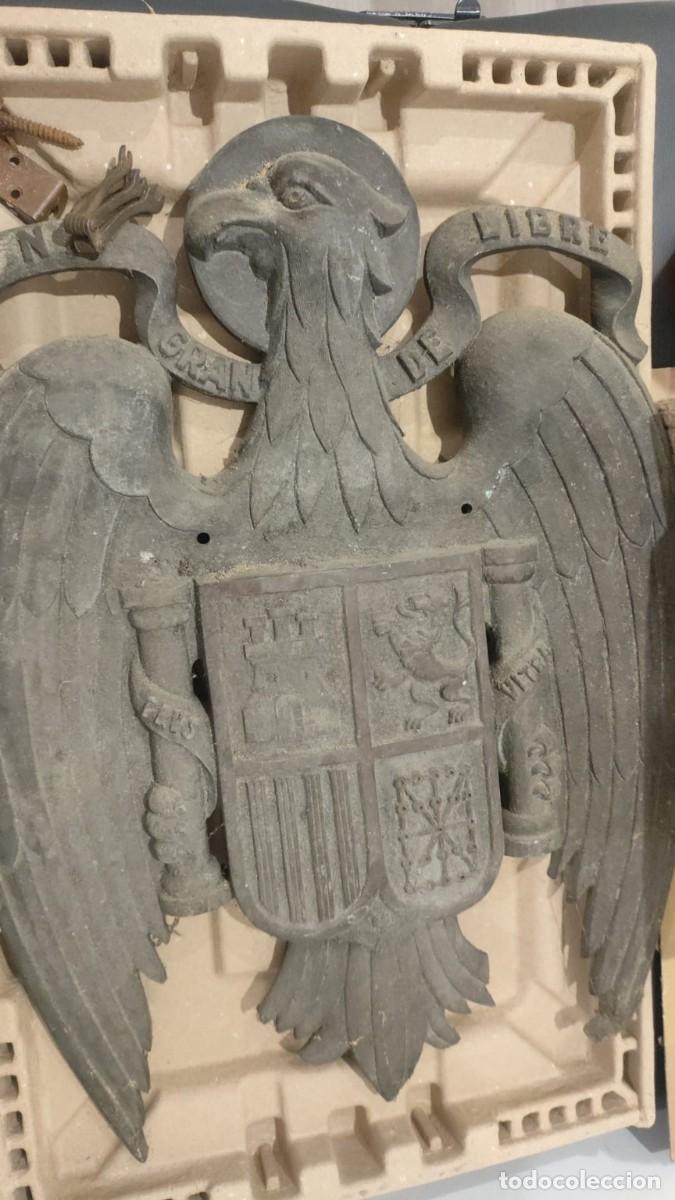 Militaria: Escudo &eacute;poca franquista