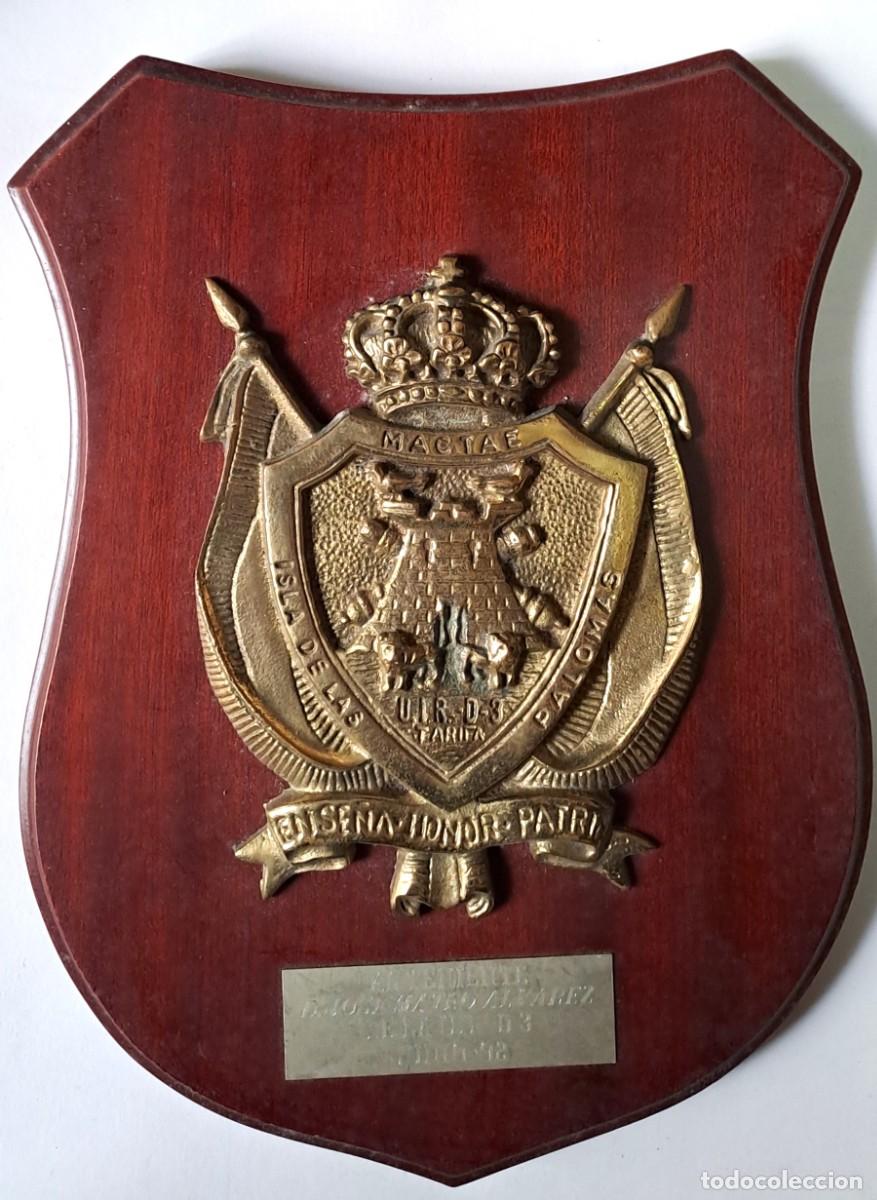 Militaria: METOPA DE METAL SOBRE BASE DE MADERA, U.I.R. D-3 MACTAE, LAS PALOMAS TARIFA. MET-341