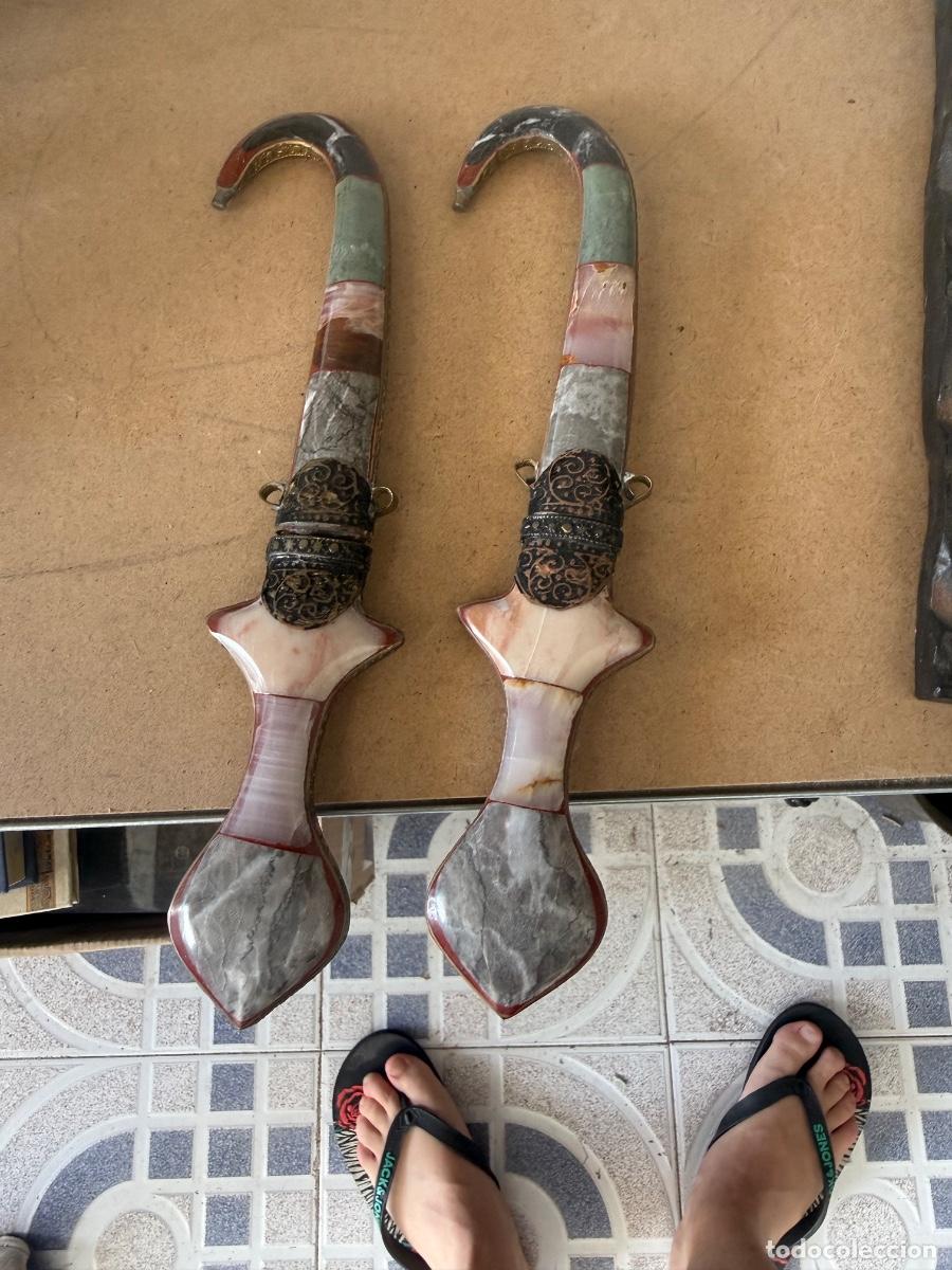Militaria: Lote de 2 dagas africanas, echas con piedras semipreciosas, no abren, ideal d&eacute;co raci&oacute;n