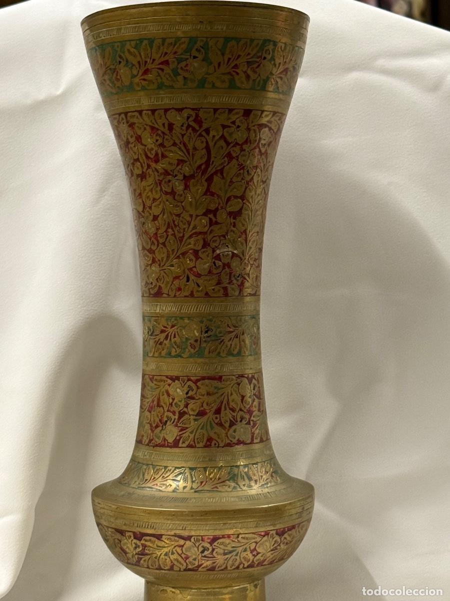 Militaria: Precioso Jarron de laton damasquinado. Mide unos 30cms alto