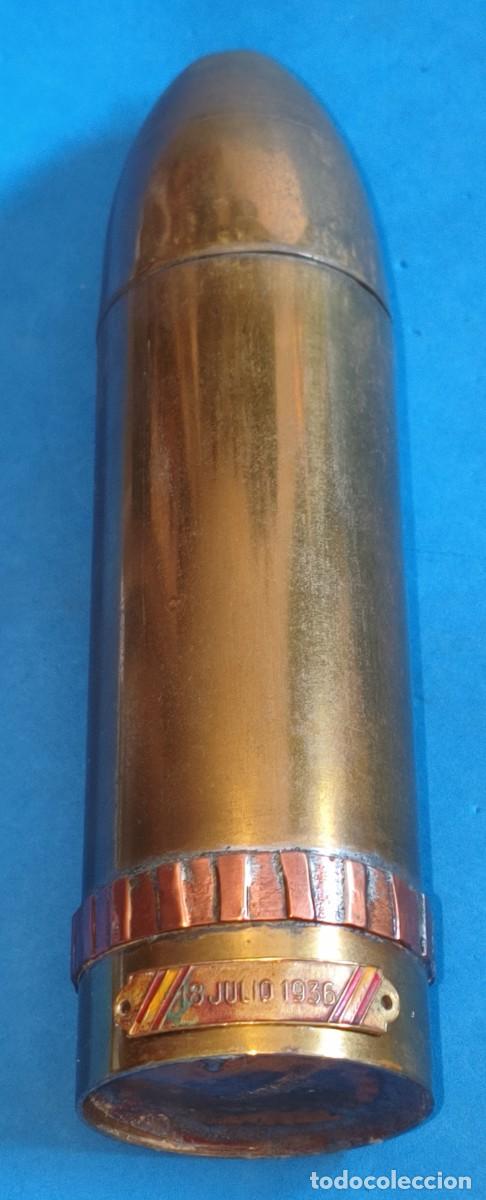 Militaria: Especie de tubo / caja, con forma de proyectil. Conmemorativo del 18 de julio de 1936.