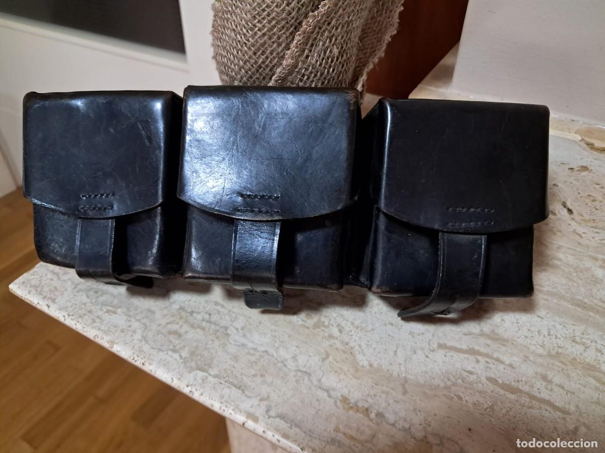 Militaria: Cartuchera triple de cuero negro para Mauser &ndash; Guardia Civil &ndash; Espa&ntilde;a