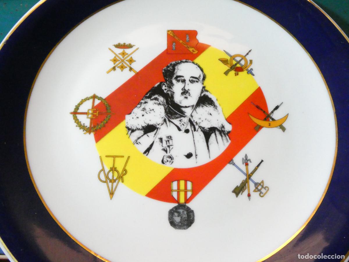 Militaria: GRAN PLATO DE CER&Aacute;MICA POL&Iacute;TICO MILITAR. FRANCO CAUDILLO. LAUREADA, REGULARES 2, LEGI&Oacute;N. 25CM 560GR