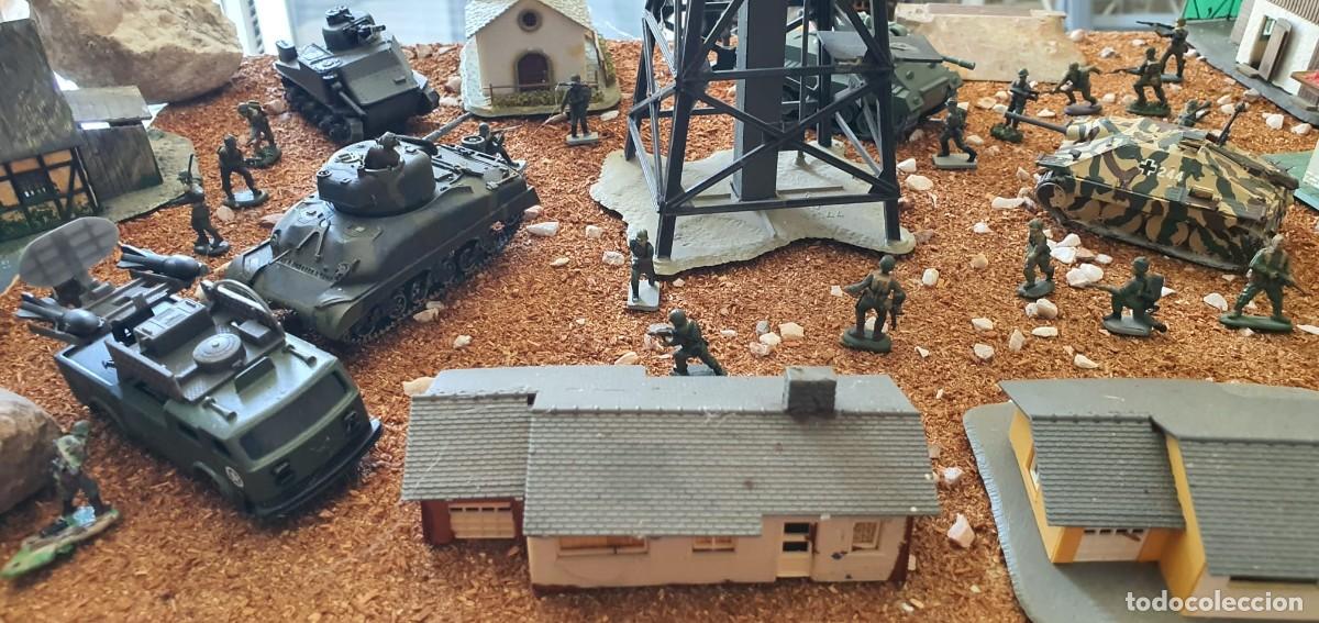 Militaria: GRAN DIORAMA MILIAR WWII - TANQUES, SOLDADOS, CASAS Y TORRE DE AGUA - MAQUETA COLECCIONISMO